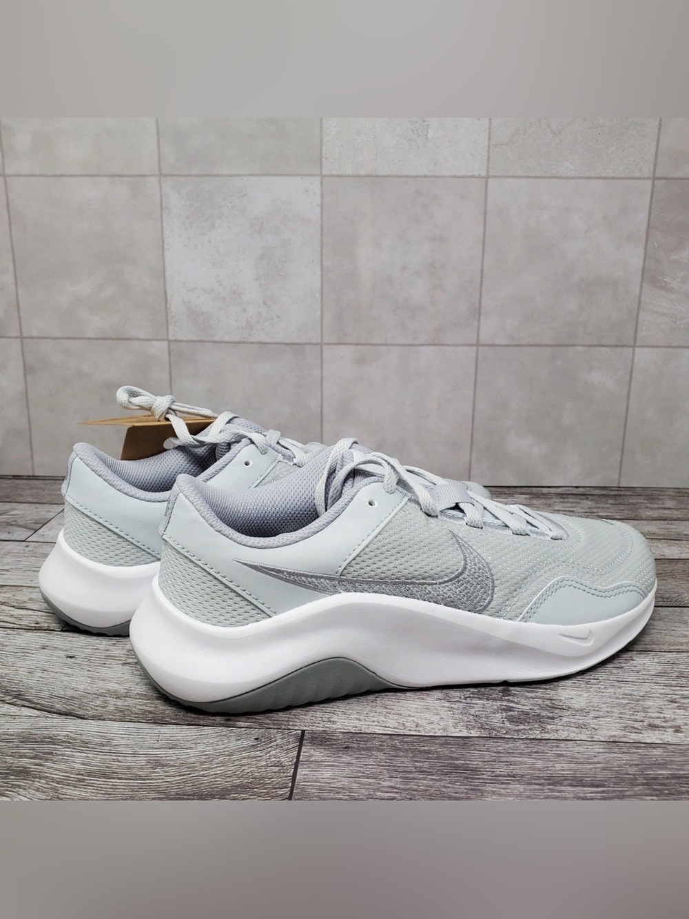 Nike Legend Essential 3 Next Nature Women's Size 7 Platinum Silver DM1119-004